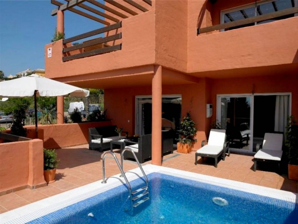 Development of apartments in El Paraíso, Estepona in Estepona