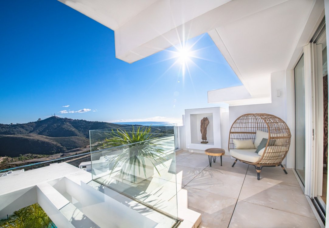 Luxury penthouse with sea views in Marbella in Marbella