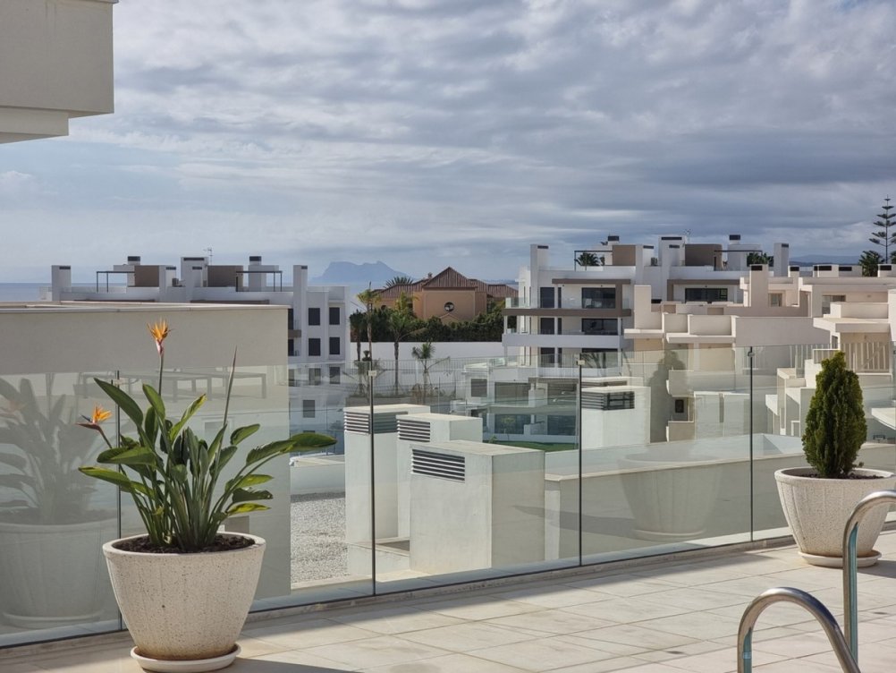 Moderno apartamento en Las Mesas, Estepona en Estepona
