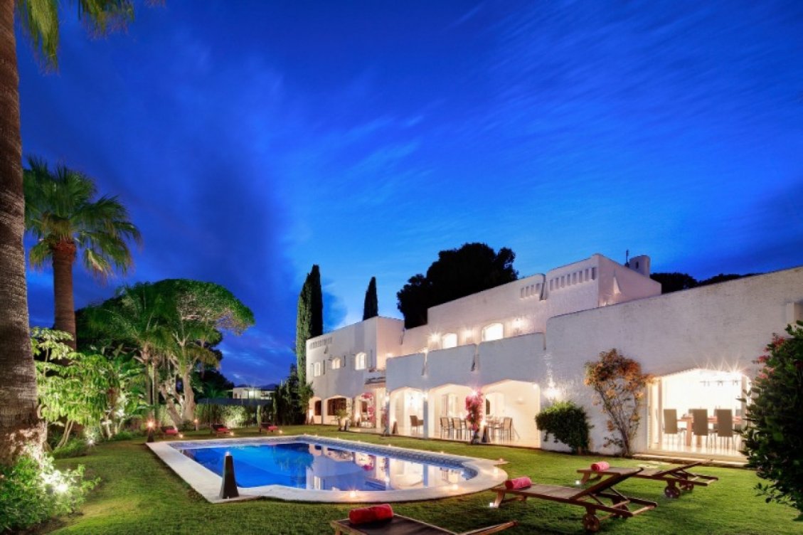 Lujosa Villa de estilo andaluz cerca de Puerto Banús en Marbella