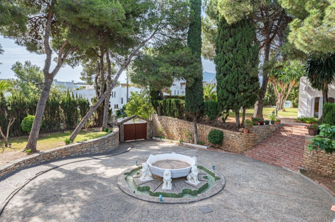 Lujosa Villa de estilo andaluz cerca de Puerto Banús en Marbella