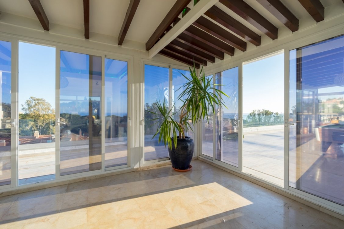 Triplex penthouse with sea views in Artola Baja in Marbella