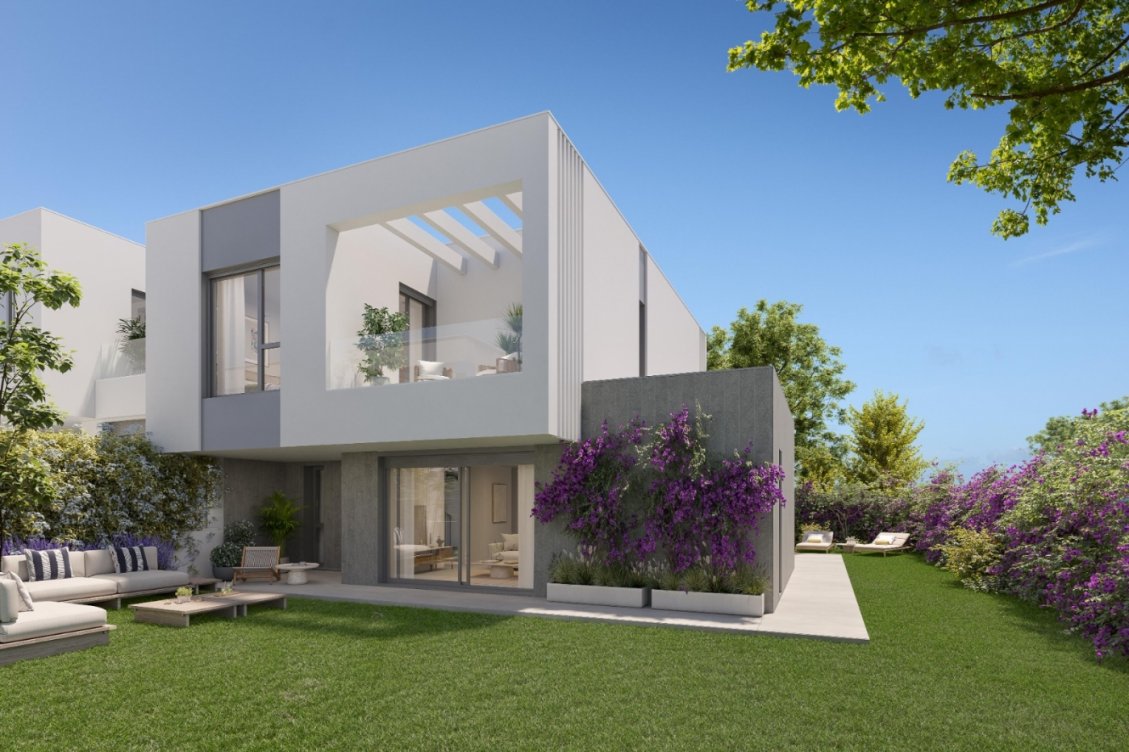 Promoción de casas adosadas en Elviria, Marbella en Marbella