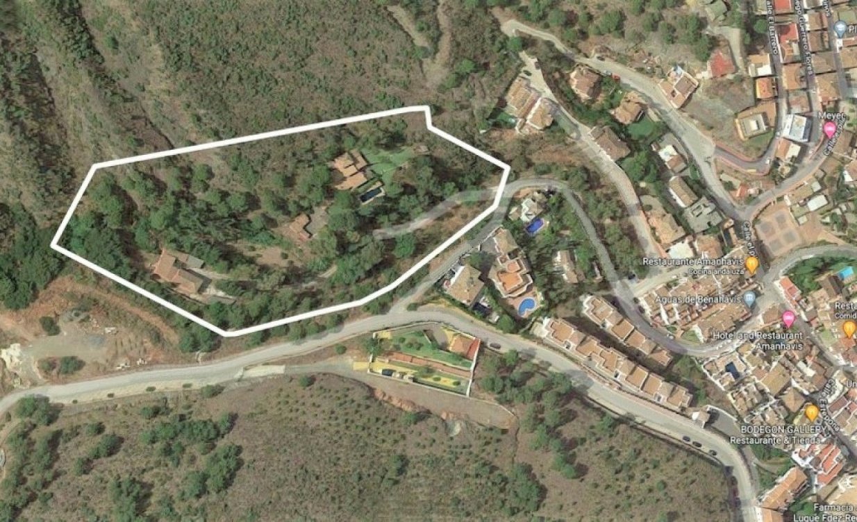 Terreno con dos villas en Benahavís en Benahavís