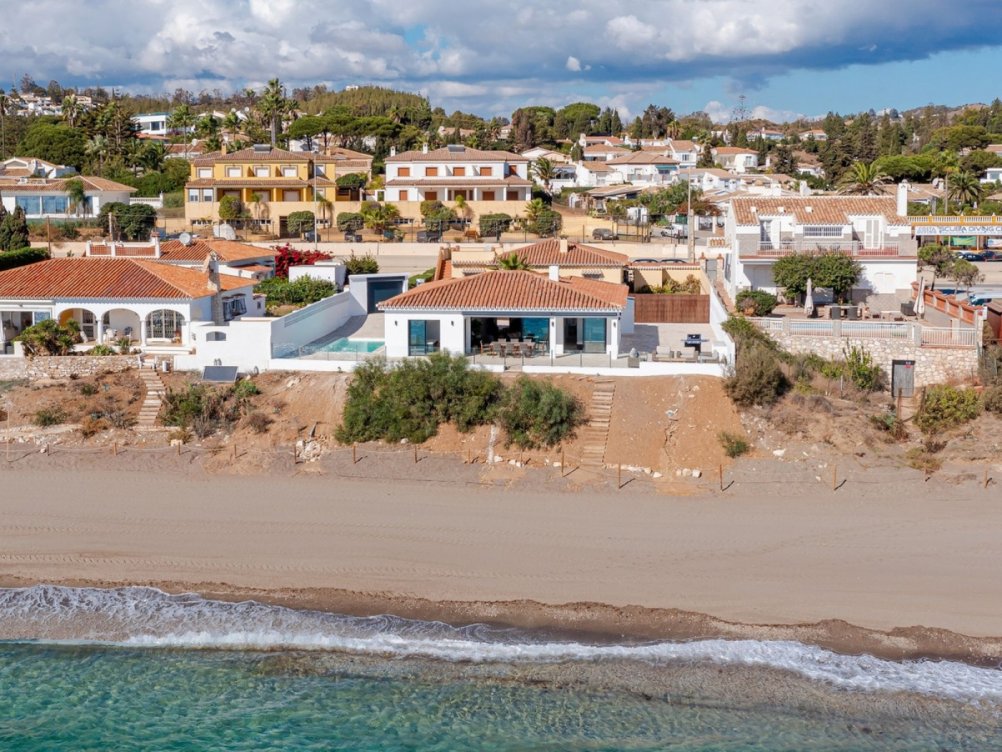 Villa en 1ª línea de playa en La Cala de Mijas en Mijas