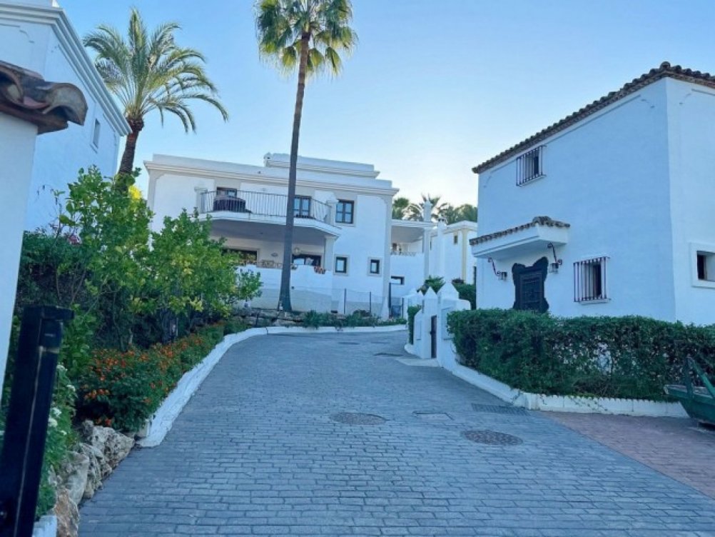 Villa in La Resina Golf, Estepona in Estepona