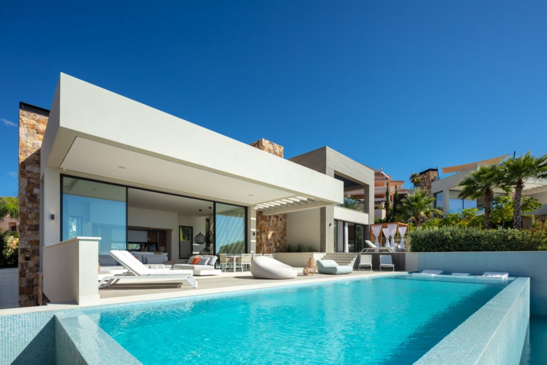 Villa de lujo en el Valle del Golf de Nueva Andalucía, Marbella en Marbella