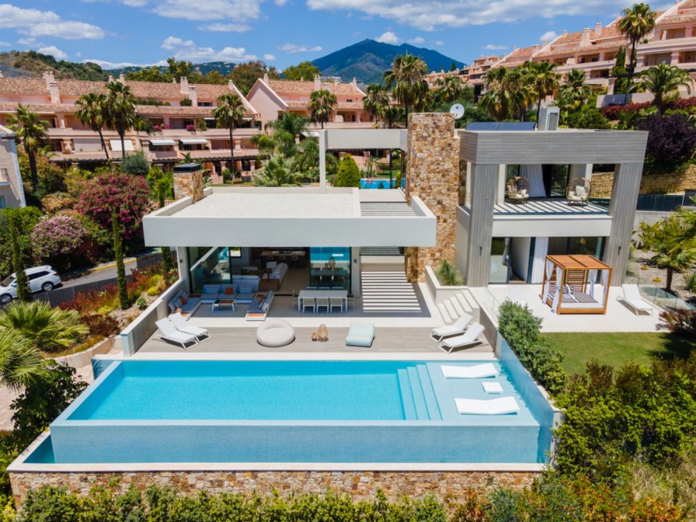 Villa de lujo en el Valle del Golf de Nueva Andalucía, Marbella en Marbella