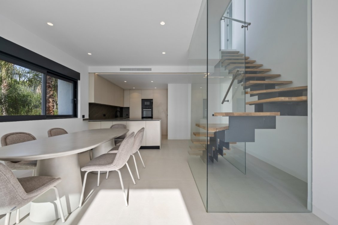 Promoción de apartamentos dúplex en El Paraíso, Estepona en Estepona
