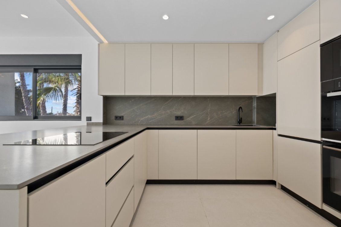 Promoción de apartamentos dúplex en El Paraíso, Estepona en Estepona