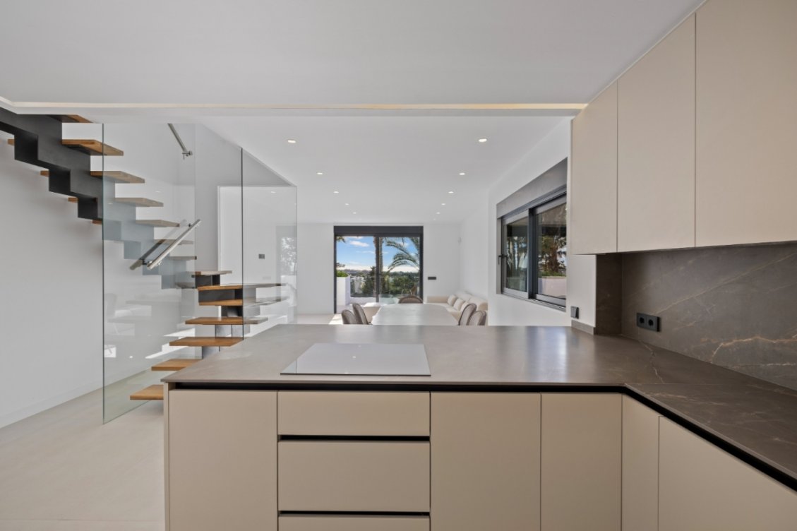 Promoción de apartamentos dúplex en El Paraíso, Estepona en Estepona