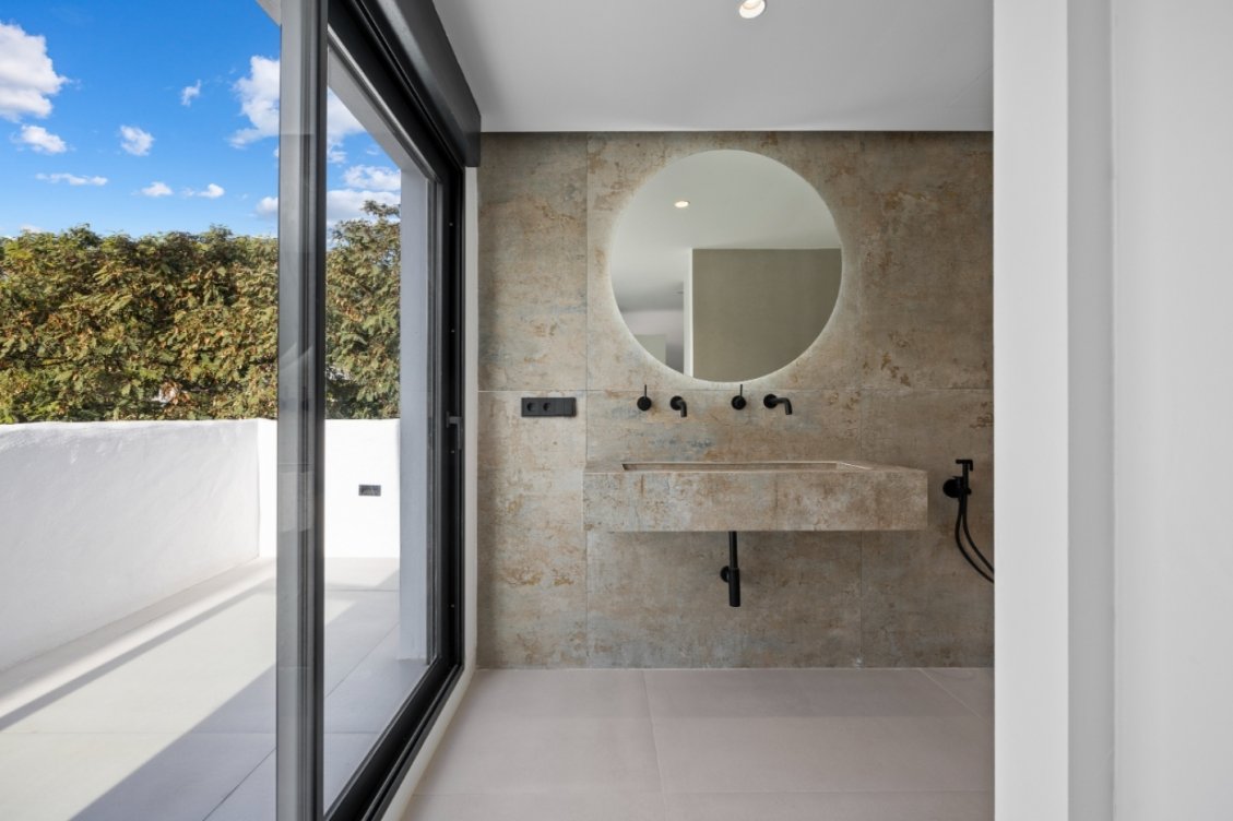 Promoción de apartamentos dúplex en El Paraíso, Estepona en Estepona