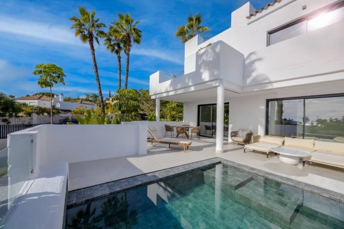 Promoción de apartamentos dúplex en El Paraíso, Estepona en Estepona