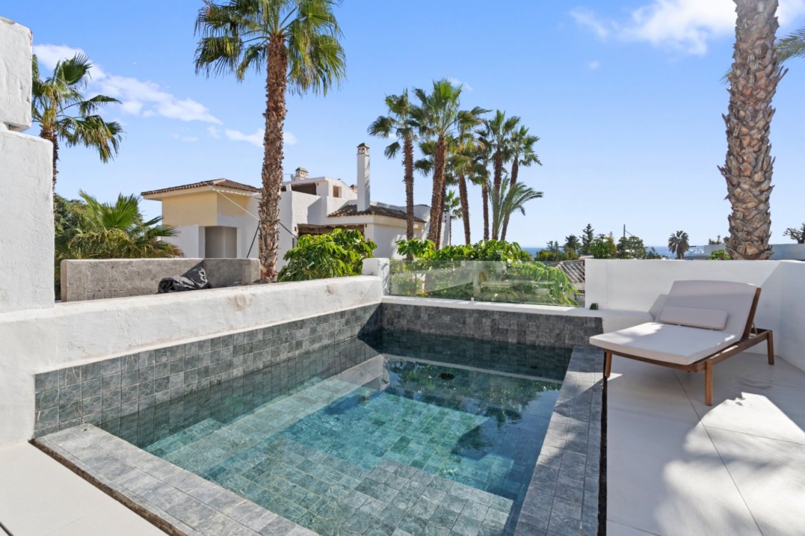 Promoción de apartamentos dúplex en El Paraíso, Estepona en Estepona