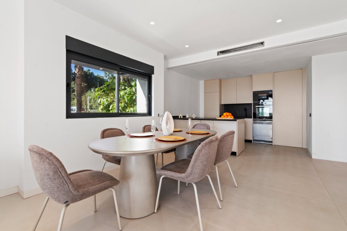 Promoción de apartamentos dúplex en El Paraíso, Estepona en Estepona