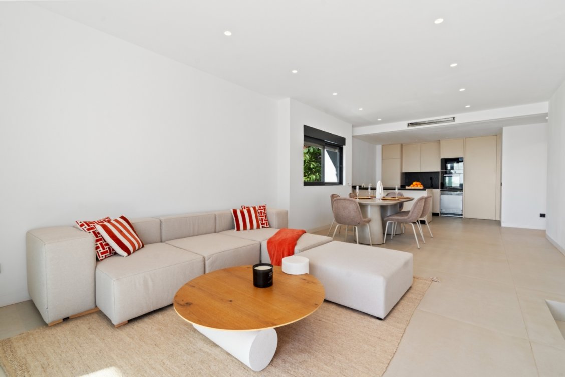 Promoción de apartamentos dúplex en El Paraíso, Estepona en Estepona