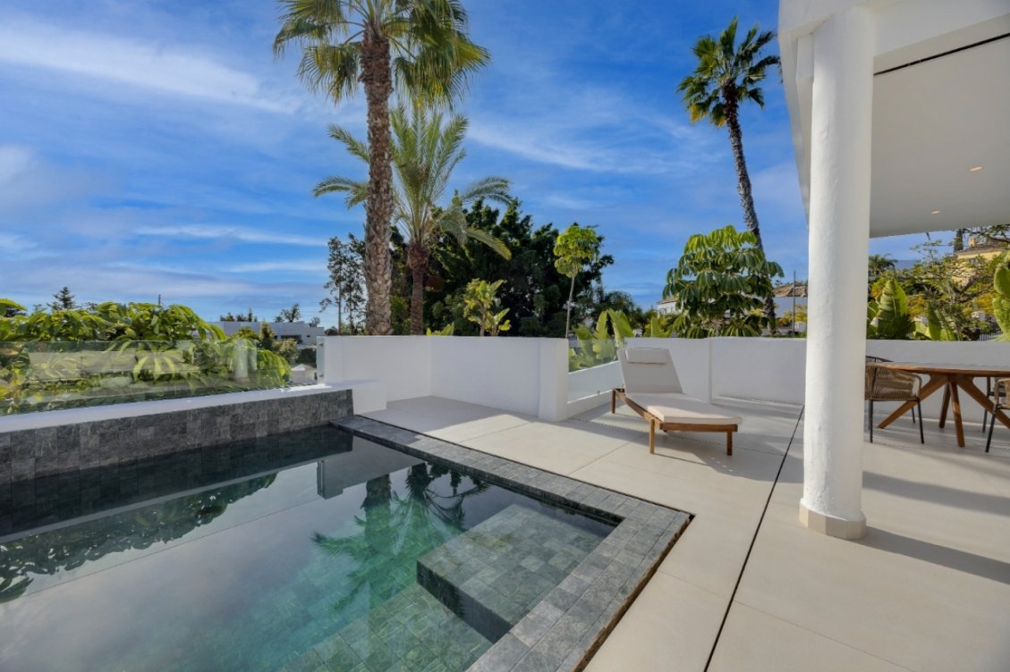 Promoción de apartamentos dúplex en El Paraíso, Estepona en Estepona