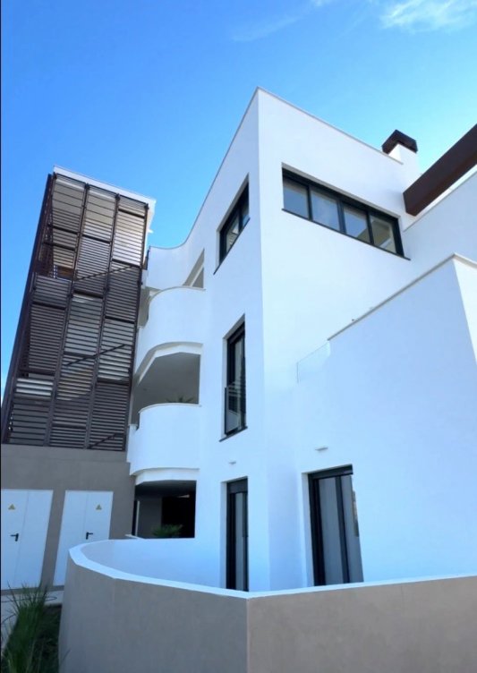 Apartamento de reciente construcción en Estepona en Estepona